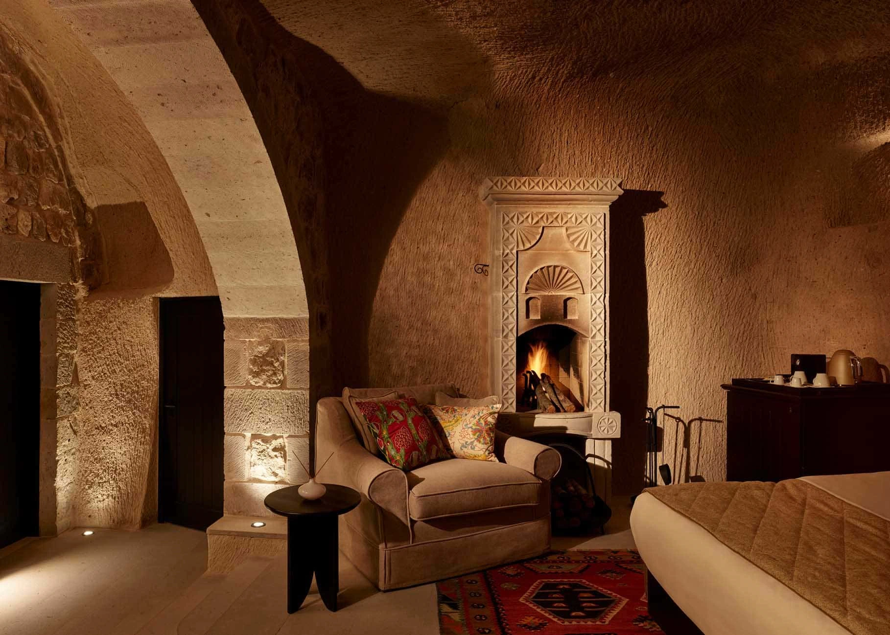 Argos in Cappadocia Deluxe Room stone bedroom