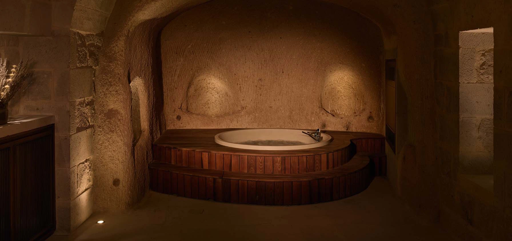 Jacuzzi Suite jacuzzi bathroom detail at Argos in Cappadocia