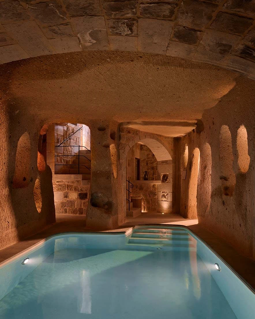 Argos in Cappadocia outdoor pool with Uçhisar view