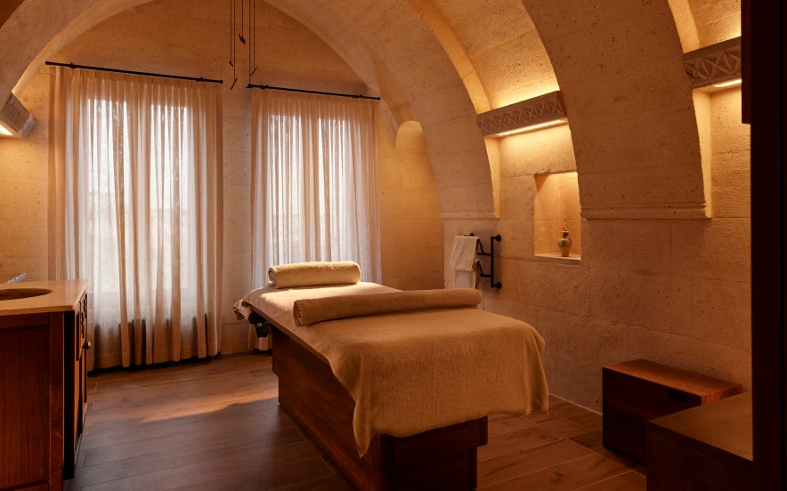 Massage bed in an Argos Spa cave room at Argos in Cappadocia